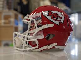 He was let go via injury wavier, per espn's fiel… Kansas City Chiefs Damien Williams Signed Full Size Speed Replica Helm Mo Sports Authentics Apparel Gifts