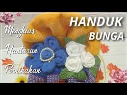 Tidak melulu bagus guna menghias hijab, api juga sesuai dikenakan guna mempercantik baju atau jaket milikmu.cara ini sangat menolong mengganti penampilan ke pesta pernikahan dan sejenisnya. Cara Membuat Hantaran Pernikahan Handuk Bentuk Kipas Sangat Mudah Dan Sederhana Youtube Handuk Pernikahan Kreatif