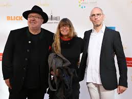 Schanze hat drei söhne und ist seit 2000 geschieden. Datei Michael Schanze Beim Fimfestival Fabulix Jpg Wikipedia