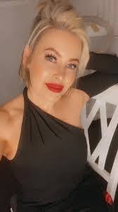 Iris Hurd's Instagram, Twitter & Facebook