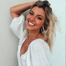 caroline byrd (@carobyrdd)