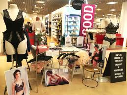 Magasin le plus proche : Les Galeries Lafayette Goforgood Pop Line Lingerie Dessus Dessous Casual Chic Et Cocooning