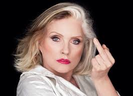 Artists demonstrating digitus impudicus