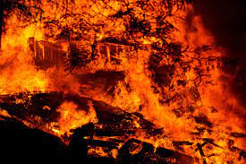 There are two major types of current fire information: 7 Dead Structures Destroyed As 625 California Fires Burn Los Angeles Times