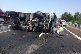 Alex zanardi, un anno fa l'incidente. Incidente Sull A14 Nei Pressi Di Bisceglie Otto Feriti
