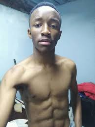 After trying to navigate in the jungle of sold food, I have decided to go  raw! The only question I can't find answer to now is; how much gram per  day, 8kg