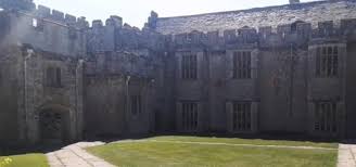 Eu sou fascinada pelo país de gales. Otros Vips Que Pasaron Por El Colegio Estilo Hogwarts Donde Estudiara Leonor