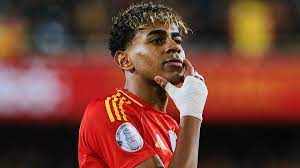 Lamine Yamal hits Rafael van der Vaart with brutal put-down after outspoken  Dutch pundit branded the 17-year-old 'superficial' in bizarre rant | Daily  Mail Online