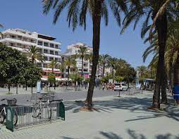 San antonio is a great place to stay for its lively atmosphere, electric nightlife and one of the widest varieties of fun things to do on land and on water. Urlaub In San Antonio De Portmany Ibiza Hostal Rosalia