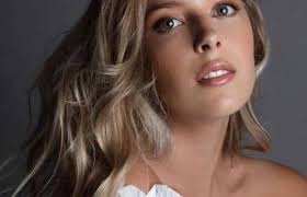 Um amor assim (je t'aime), cosas del amor, ja que te vais, hoje menina amanhã uma mulher, a cantar (en chantant). Tony Carreira S Daughter Dies At 21 In Portugal Entertainment
