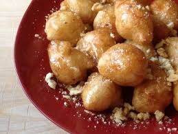 Loukoumades With Sweet Syrup And Chopped Walnuts Bananensplit Knusper Musli Bananen Split