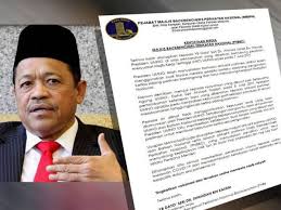 Meanwhile, on the cheeky side of myself, may i present (obviously it wasn't created by me, but taken from a random site or email). Ahli Parlimen Umno Bn Berpegang Kenyataan Presiden Parti