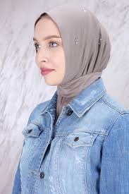 جديدنا. 🅰️ بروش او كليب لتثبيت الاوشحة والشاربات 😍 السعر. دينار. القطعه.  💯