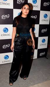 Celebs Grace 145 The Mill Pre Launch Party At Kamala Mills Kritika Kamra Images Bollywood Hungama Kilometers to miles (km to miles) conversion calculator for length conversions with additional tables and formulas. bollywood hungama