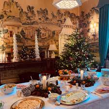 Christmas in england is a time for celebration and where would we be without some truly delicious food? English Christmas Dinner Beautiful Elegant Dining Room Traditional Classic The Glam Pad
