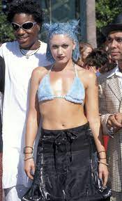 Grunge fashion is characterized by the aspect of 'dressing down'. 66 Best Fashion Moments Of The 90s 90s Fashion Trends Photos