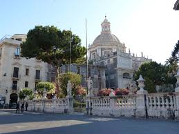 Der eingang zu dieser catania top 10 sehenswürdigkeiten attraktion an der ecke via cerami und cia crociferi ist etwas versteckt, doch wenn ihr ihn erst einmal gefunden habt, werdet ihr hinter dem. Catania Top 10 Sehenswurdigkeiten Die Ihr Nicht Verpassen Durft