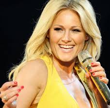 Seit ihrem debüt 2011 wird diese jährlich am ersten weihnachtsfeiertag um 20:15 uhr ausgestrahlt. Schlagerland Uber All Dem Kaschierten Sex Schwebt Helene Fischer Welt