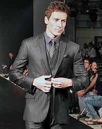 He started his career at the age of 9 in 1982 when he participated in a milk commercial. File Rodrigo Faro1 Jpg Wikipedia
