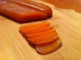La bottarga di muggine pu�, infatti, essere acquistata da pescatori ed aziende che la spediscono confezionata sottovuoto in ogni parte del mondo, consentendo a tutti di apprezzarla come antipasto, grattugiata su un piatto di pastasciutta o gustata semplicemente tagliandola in scaglie sottili. Bottarga Di Muggine Foto Di Ittiturismo Sa Pischera E Mar E Pontis Sardegna Tripadvisor