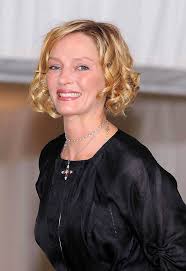 Uma Thurman Short Curls Curly Hair Styles Hair Beauty Hair Styles
