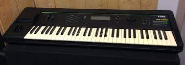 The kurzweil k2000 is a professional looking as well as a professional sounding synth. Kurzweil K2000 V3 Synthesizer