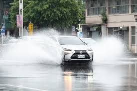 運用大尺度西南氣流指數法 預報臺灣梅雨季極端降雨頻率年際變化 卓盈旻1, 2 盧孟明1* 1 中央氣象局氣象科技研究中心 2 資拓宏宇國際股份有限公司氣象科技事業處 （中華民國一 六年六月二十三日收稿；中華民國一 六年九月二十八日定稿） Lxb5klnqiqglwm