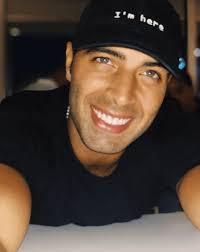 El besote que confirma que Jencarlos Canela y la Miss Puerto Rico Danna  Hernández son más que amigos