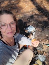 What kindling to use for a smokeless fire?