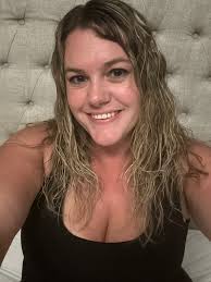 Cassandra Barber (@cassandrabrowneyed)