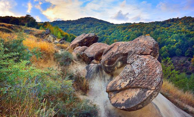 Babele de la Ulmet din comuna Bozioru, județul Buzău - Locuri Din Romania .ro - Atracții și Obiective Turistice Romania