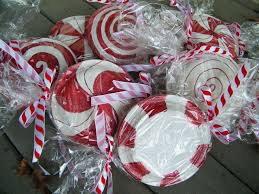 Amy D Randomly Me Paper Plate Peppermint Candy Tutorial Christmas Bulletin Christmas Diy Christmas Parade