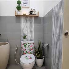 Namun dengan pilihan warna dan ukuran yang tepat, model keramik lantai kamar mandi ini akan memberikan efek bentuk mozaik yang indah pada kamar mandi kita seperti pada contoh gambar berikut: Inspirasi Kumpulan Model Keramik Kamar Mandi Untuk Rumah Minimalis Modern Homeshabby Com Design Home Plans Home Decorating And Interior Design