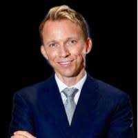 Kellie Sinclair's Instagram, Twitter & Facebook