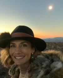 Carola de moras se sincera en entrevista con jordi castell: Carola De Moras Se La Jugo Con Atrevido Cambio Abandono Su Largo Cabello Y Aposto Por Una Melena