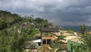 Beberapa pantai masih belum banyak diketahui wisatawan karena letaknya yang tersembunyi. Bukit Karang Para Yang Indah Dan Mempesona Di Sukabumi