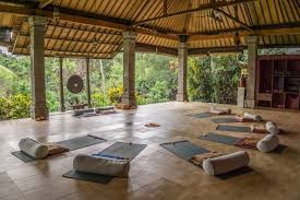 How Many Of You Have Been To Bali For A Yoga Event It S Still On My Bucket List As Of Jan 2019 Bali Eine Woche Yog Bali Outdoor Yoga Yoga Studio Design