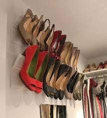 And any type of floating shelf can help you turn unused bits of closet or wall space into a spot for shoes. 20 Ideas De Organizadores De Calzado Ideas Perfectas Diy Shoe Storage Closet Shoe Storage Shoe Storage