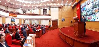 Có một ông cụ thấy con trai mình đánh cháu nội mình. 4hgv5ij7ohf29m