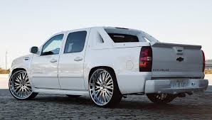 Snow White Chevy Avalanche On Lexani Chrome Wheels Chevy Avalanche Pickup Trucks Avalanche Truck