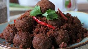 Ambil wadah, tuang minyak goreng secukupnya. Kontroversi Rendang Basah Kering Atau Crispy Lifestyle Fimela Com