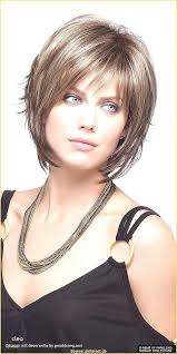 Allerdings gilt, daß ein pony die augenbrauen umspielen sollte. Frisuren Halblang Gestuft Mit Pony 2020 Bob Hairstyles Short Hair Styles Easy Hair Styles