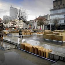 Znajduje się przy nim wiele historycznych obiektów m. Przebudowa Rynku W Katowicach Tak Wyglada Plac Kwiatowy Bryla Polska Architektura