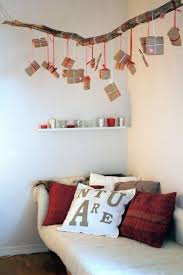 Advent Calendar With Draftwood Con Imagenes Decoracion Navidad Escaparates Ramas Navidad Escaparate Navidad