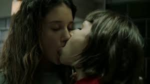 Billie eilish lesbian kiss