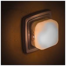 Lampa de veghe smart vava este realizata pentru a oferii siguranta copiilor nu are baterii sau conexiune la priza, fiind pana la 200 de ore: Lampa De Veghe 2 In 1 Reer Led Lumina Calda Ieftin Vezi Pret Shopu