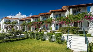 In the show, a group of single people live in a luxurious hotel resort, competing to see. Paradise Hotel Tsilivi Zakynthos
