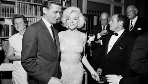 Norma jeane mortenson), в крещении но́рма джин бе́йкер. Za Chto Nuzhno Byt Blagodarnymi Merilin Monro Gazeta Ru