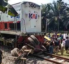 We did not find results for: Kereta Api Tabrak Truk Colt Diesel Di Simpang Gaya Baru Sopir Terjepit Diselamatkan Warga