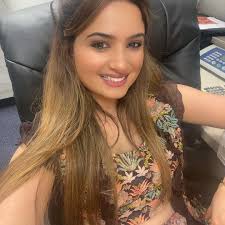 HAPPY MOTHERS DAY to my amazing step mum Janice who always made/makes me  feel so loved. And who partnered with my mom to raise four strong women. I  love you so much.